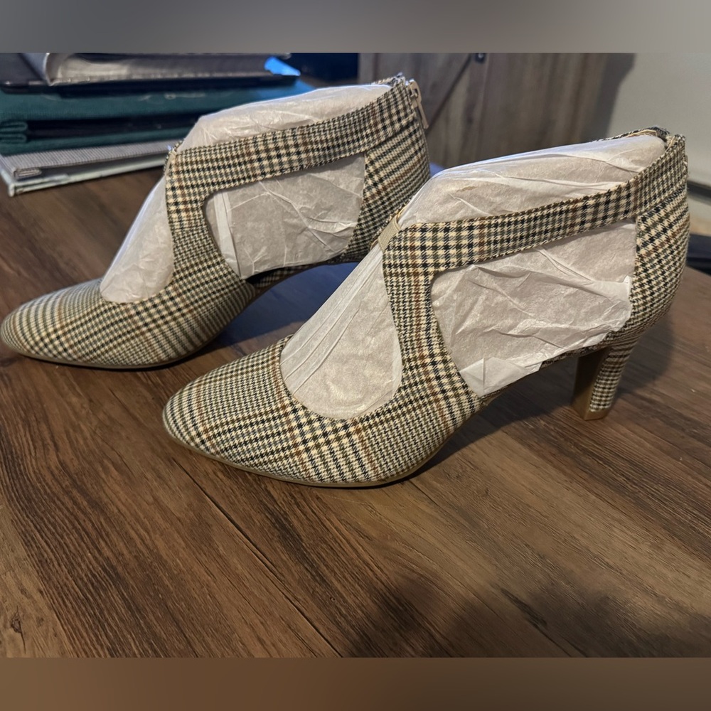 Life Stride Brown Heels with Sophisticated Design
